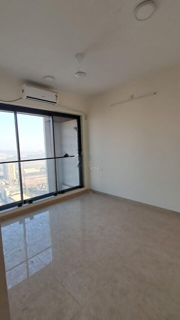 Room in 3 BHK Apartment at Kalpataru Primus Residence, Santacruz East – for Rent
