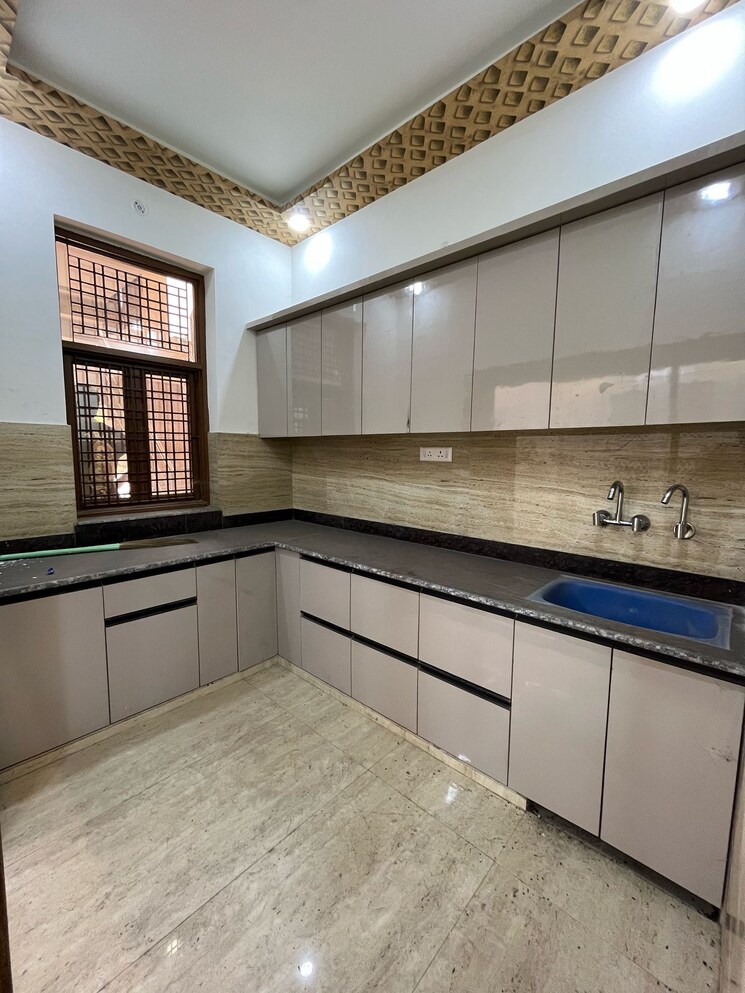 Kitchen, mohkam pur 3 Bedroom 135 Sq.Yd. Builder Floor In Mohkam Pur Meerut 8789277