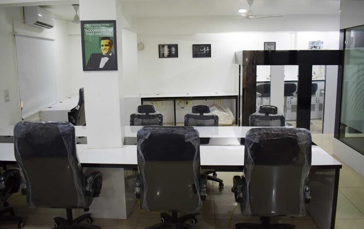 Team Area, lig colony Commercial Office Space 1300 Sq.Ft. In Lig Colony Indore 8789217