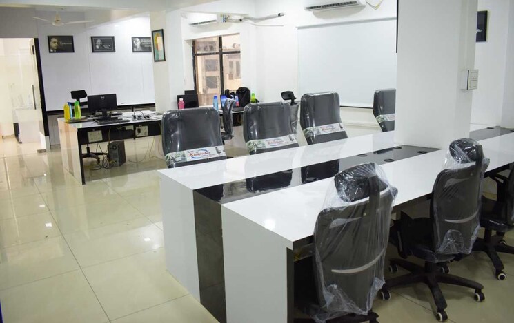 Team Area, lig colony Commercial Office Space 1300 Sq.Ft. In Lig Colony Indore 8789217