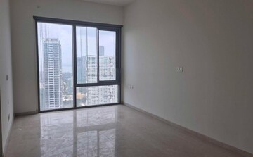 Room in 2 BHK Apartment at Piramal Mahalaxmi, Mahalaxmi – for Rent