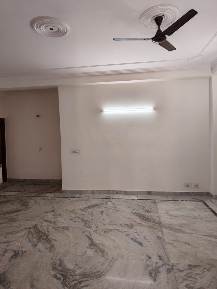 Room, rwa-apartments-sector-47 3 Bedroom 200 Sq.Ft. Builder Floor In Sector 47 Noida 8789261