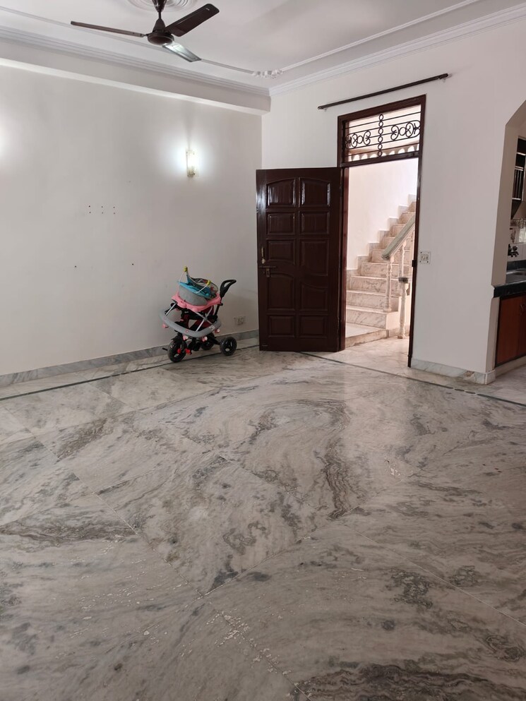  Parking, rwa-apartments-sector-47 3 Bedroom 200 Sq.Ft. Builder Floor In Sector 47 Noida 8789261