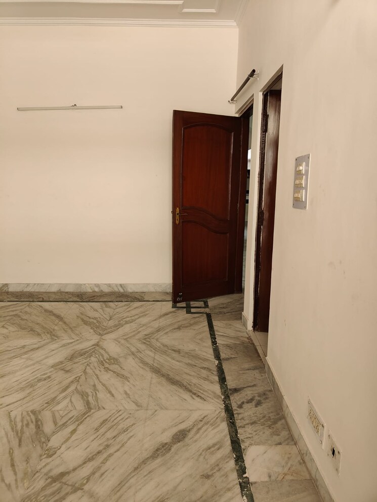 Room, rwa-apartments-sector-47 3 Bedroom 200 Sq.Ft. Builder Floor In Sector 47 Noida 8789261