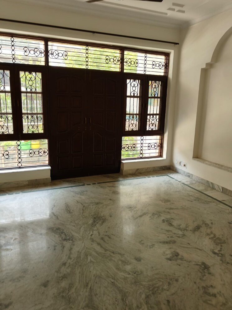 Room, rwa-apartments-sector-47 3 Bedroom 200 Sq.Ft. Builder Floor In Sector 47 Noida 8789261