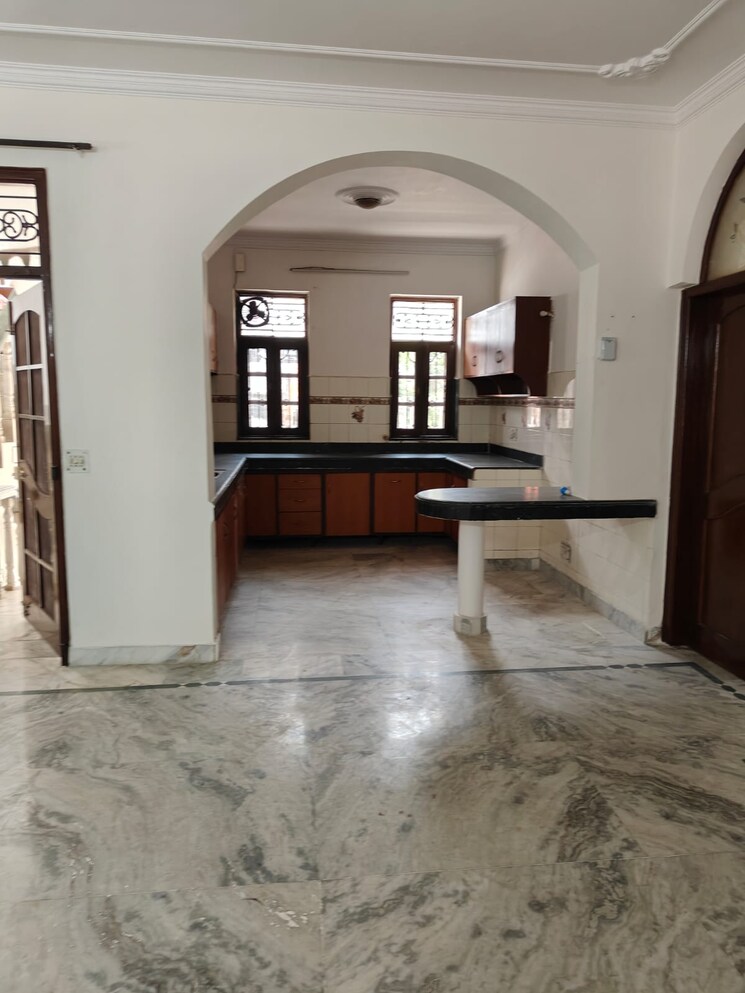 Room, rwa-apartments-sector-47 3 Bedroom 200 Sq.Ft. Builder Floor In Sector 47 Noida 8789261