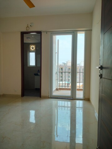 Room in 2.5 BHK Apartment at Smart World Gems, Sector 89 – for Rent