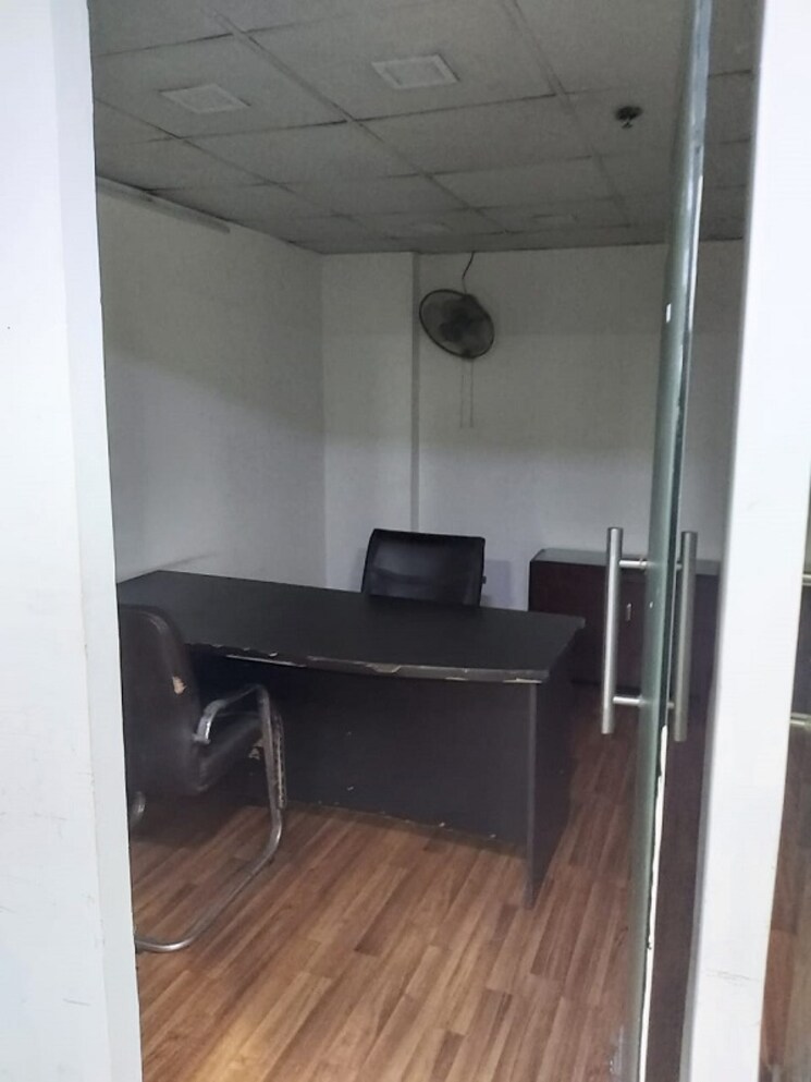 Bathroom, sector 63 Commercial Office Space 1200 Sq.Ft. In Sector 63 Noida 8789283