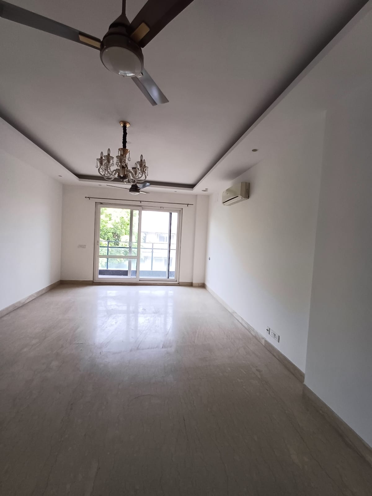 6 BHK + Servant Room,Extra Room Apartment For Rent in DLF Atria