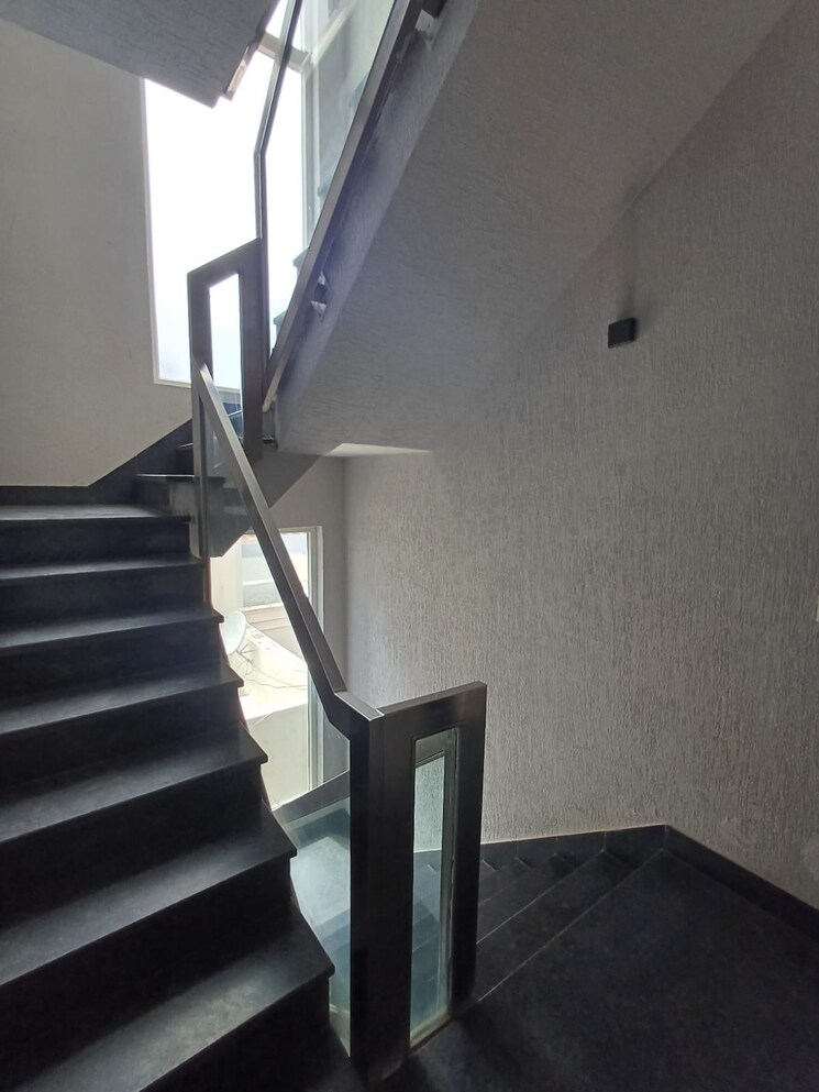 undefined, dlf-atria 6 Bedroom 4500 Sq.Ft. Apartment In Dlf Phase ii Gurgaon 8789311