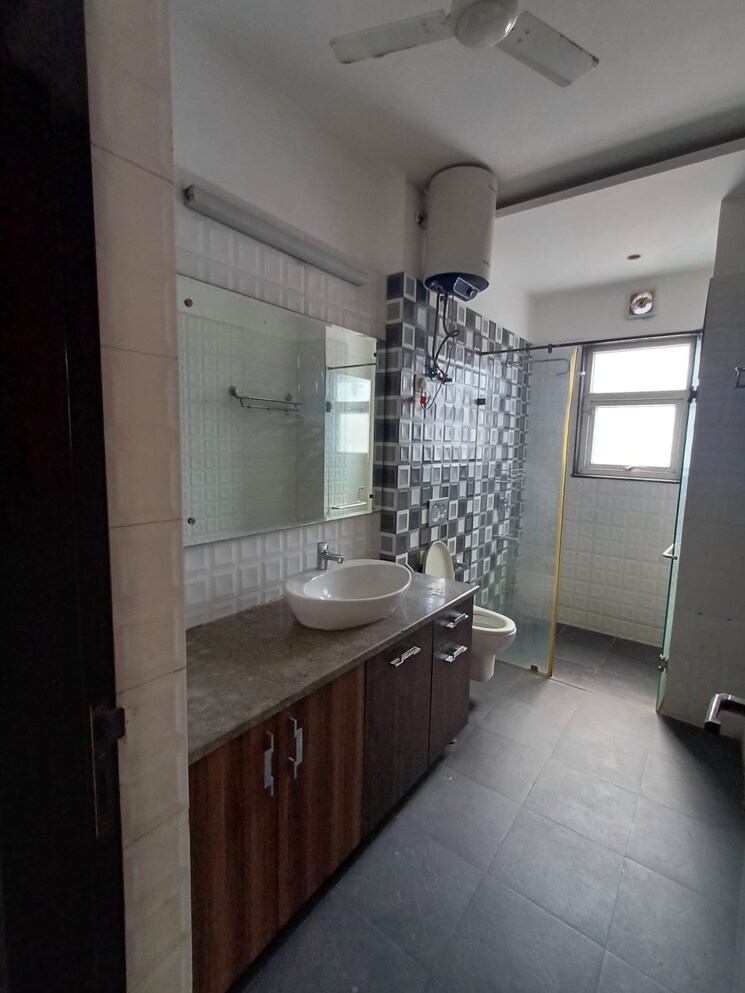 Kitchen, dlf-atria 6 Bedroom 4500 Sq.Ft. Apartment In Dlf Phase ii Gurgaon 8789311