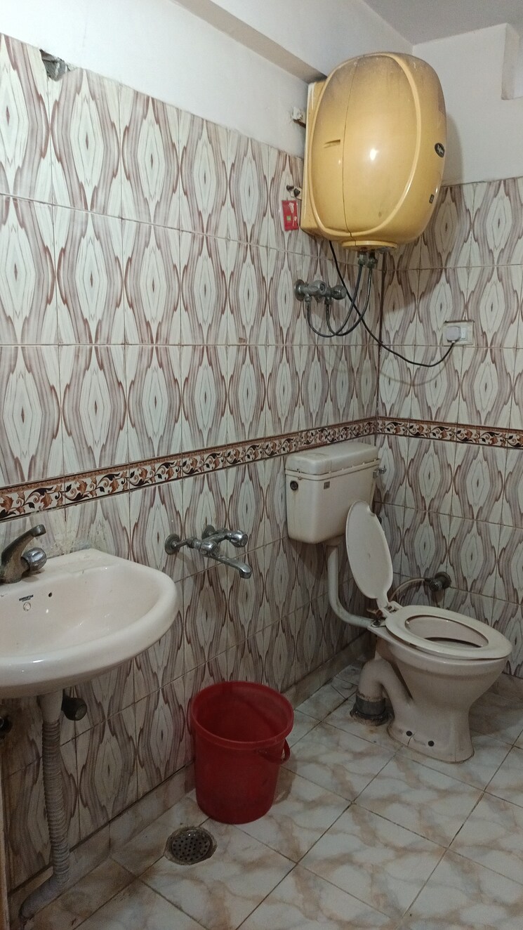 Bathroom, patel nagar 2 Bedroom 900 Sq.Ft. Builder Floor In Patel Nagar Delhi 8789328