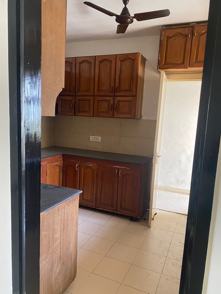 Kitchen, bptp-park-grandeura 3.5 Bedroom 2032 Sq.Ft. Apartment In Sector 82 Faridabad 8789300