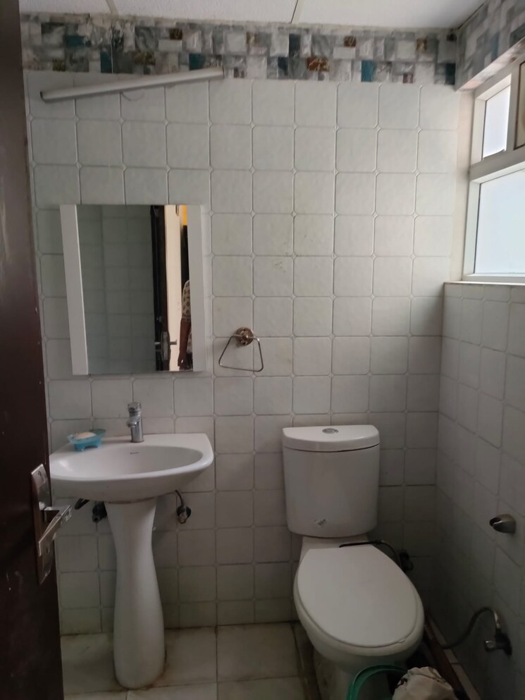 Bathroom, paramount-emotions 3.5 Bedroom 1710 Sq.Ft. Apartment In Sector 1 Greater Noida Greater Noida 8789338