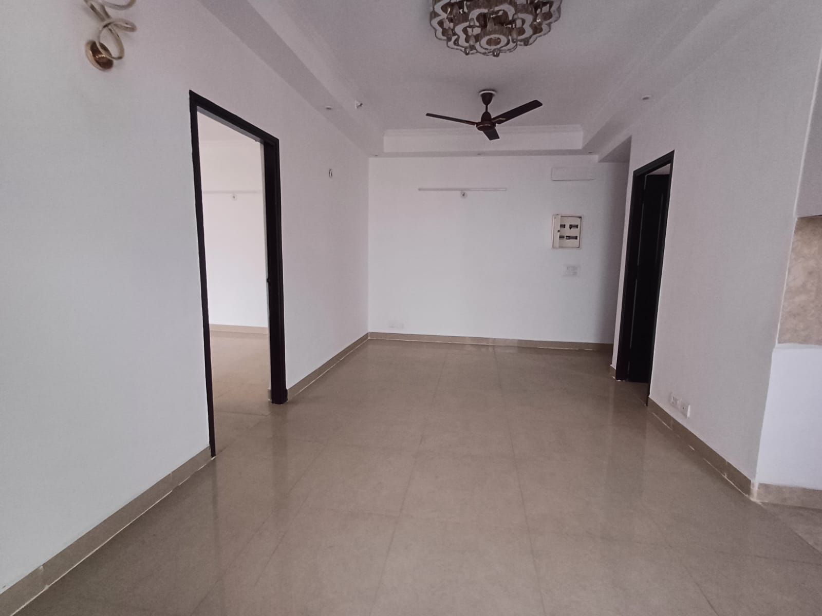 4 BHK + Extra Room Apartment For Sale in Amrapali Crystal Homes