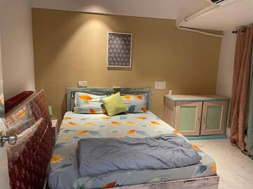 Bedroom in 2 BHK Apartment at Andheri West – for Rent