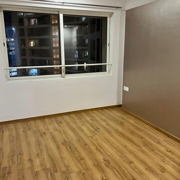 Room in 2 BHK Apartment at Lodha Fiorenza, Goregaon East – for Rent