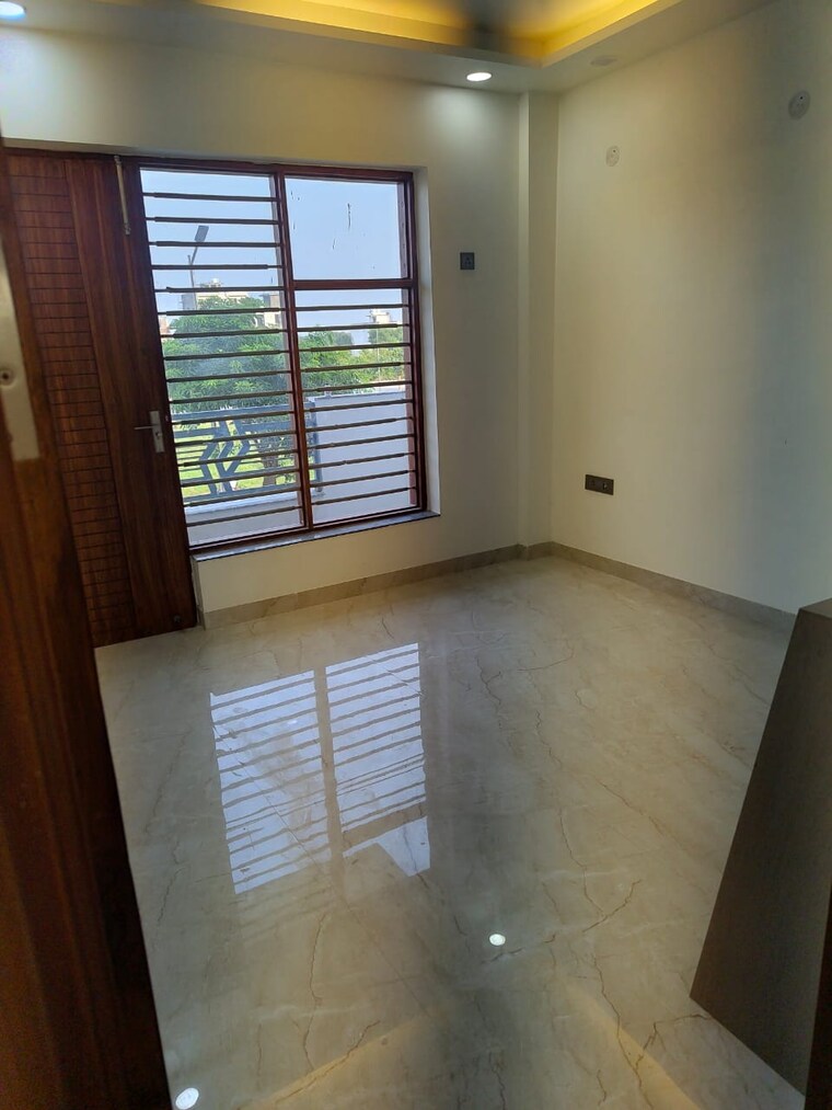 Room, soha-neal-city 3 Bedroom 162 Sq.Yd. Builder Floor In Sector 98 Faridabad 8789401