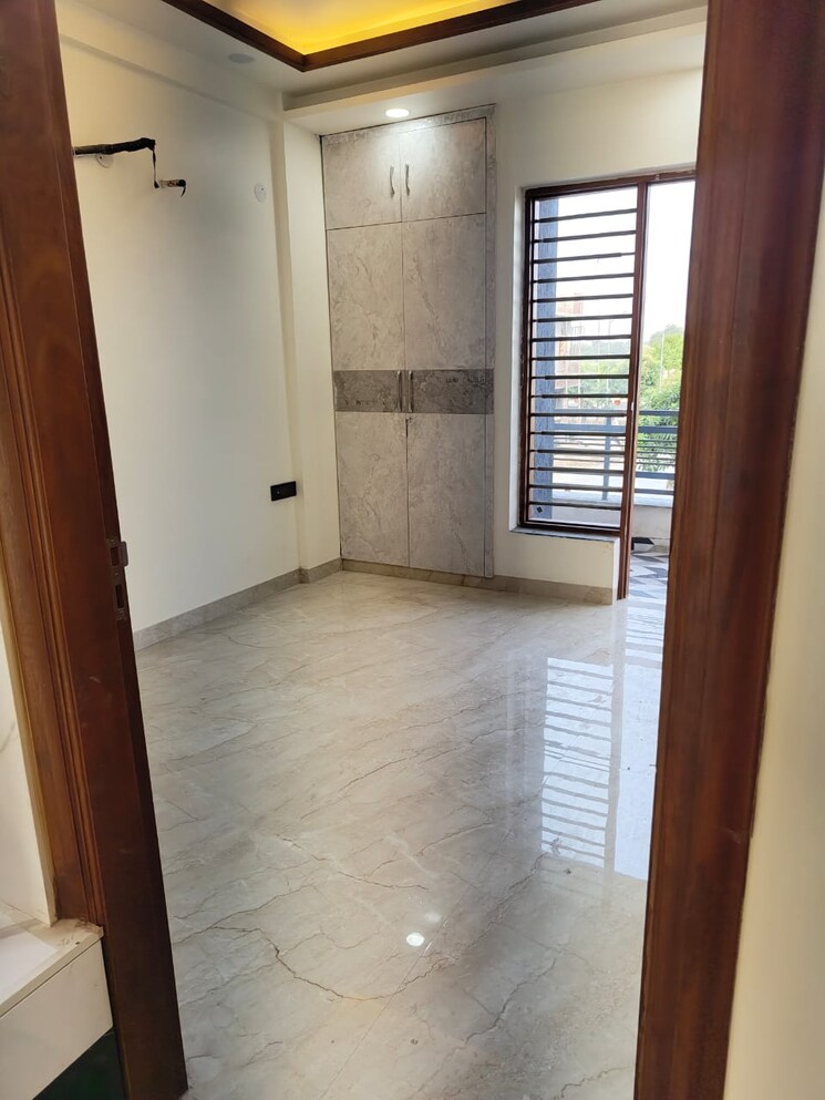 Room, soha-neal-city 3 Bedroom 162 Sq.Yd. Builder Floor In Sector 98 Faridabad 8789401