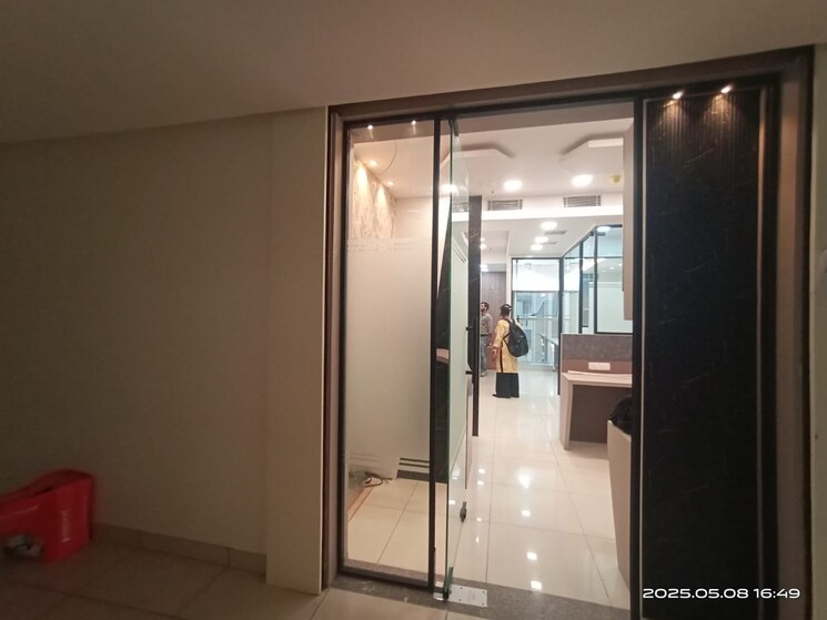 Room, new town Commercial Office Space 588 Sq.Ft. In New Town Kolkata 8789399