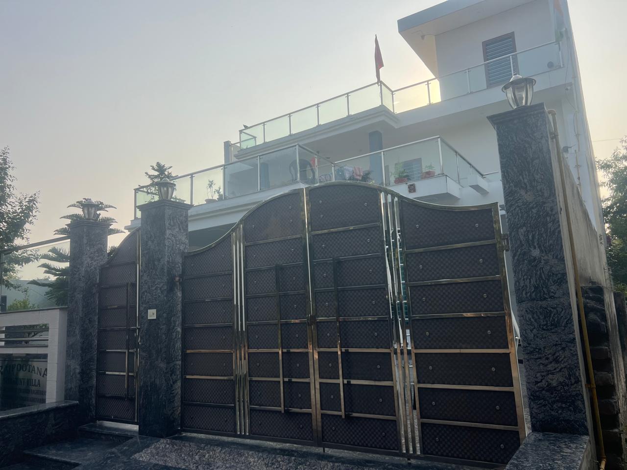 4 BHK + Pooja Room,Study Room,Extra Room Independent House For Sale in Gaur Atulyam