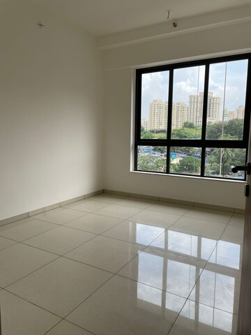 Room in 3 BHK Apartment at Shapoorji Pallonji Vicinia, Powai – for Rent