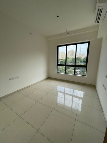 Room in 3 BHK Apartment at Shapoorji Pallonji Vicinia, Powai – for Rent