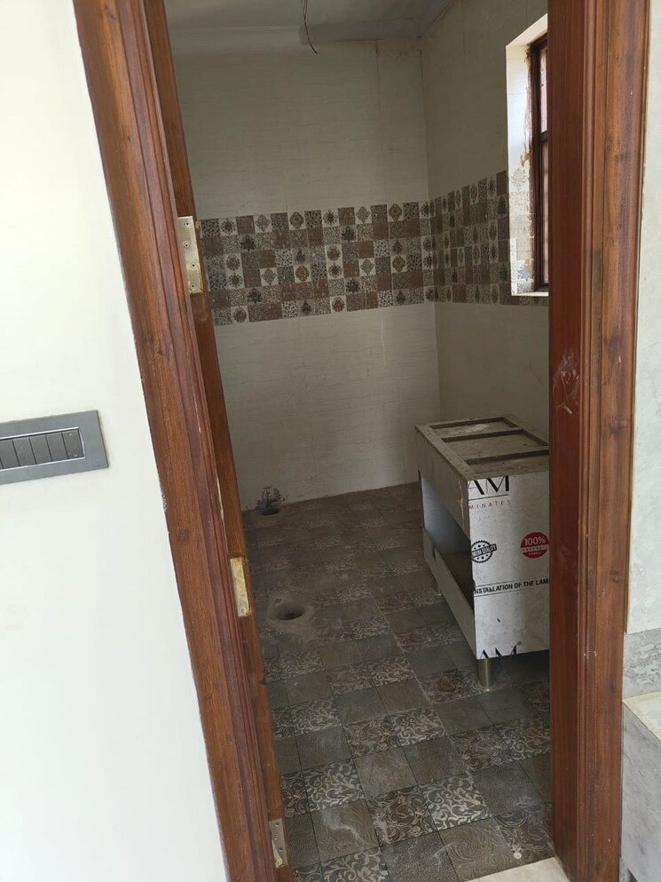 Bathroom, soha-neal-city 3 Bedroom 137 Sq.Yd. Builder Floor In Sector 98 Faridabad 8789431