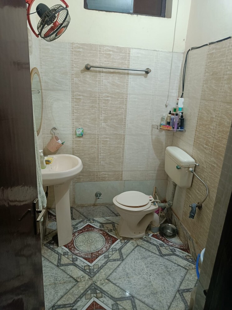 Bathroom, madhavpuram 4 Bedroom 180 Sq.Yd. Builder Floor In Madhavpuram Meerut 8789435