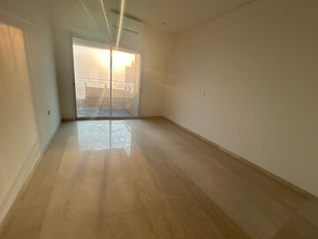 Room in 2 BHK Apartment at Lokhandwala Minerva Mahalaxmi, Mahalaxmi – for Rent