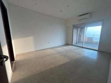 Room in 2 BHK Apartment at Lokhandwala Minerva Mahalaxmi, Mahalaxmi – for Rent