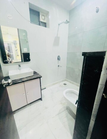 Master Bedroom in 3 BHK Builder Floor at Sushant Lok I – for Rent