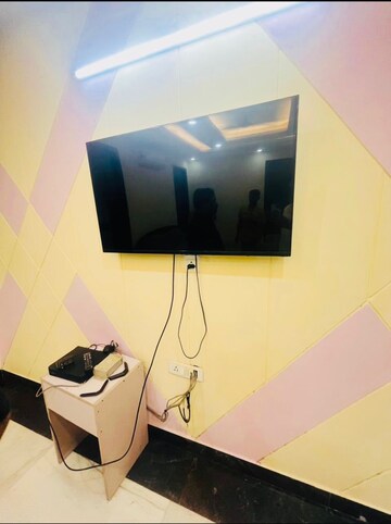 Master Bedroom in 3 BHK Builder Floor at Sushant Lok I – for Rent