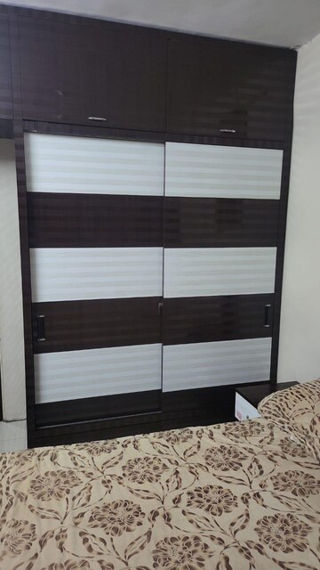 Room in 2 BHK Apartment at Kamal Kunj Vile Parle, Vile Parle West – for Rent