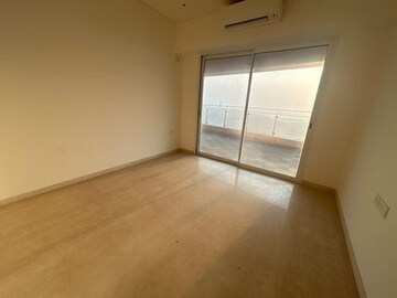 Room in 2 BHK Apartment at Lodha Vista, Lower Parel – for Rent