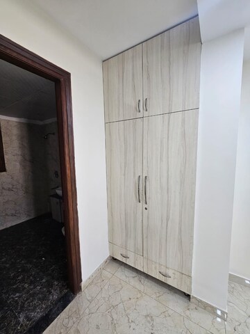 Room in 3 BHK Builder Floor at Sushant Lok 3, Sector 57 – for Rent