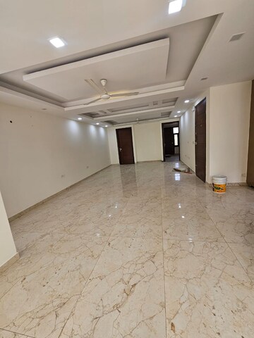 Parking in 3 BHK Builder Floor at Sushant Lok 3, Sector 57 – for Rent