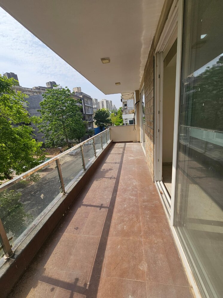 Balcony, sushant-lok-3 3 Bedroom 300 Sq.Yd. Builder Floor In Sector 57 Gurgaon 8789476