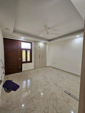 Room in 3 BHK Builder Floor at Sushant Lok 3, Sector 57 – for Rent