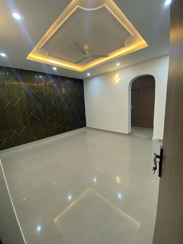 Furnished Amenities in 3 BHK Builder Floor at Sushant Lok 2, Sector 57 – for Sale