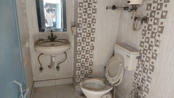 Bathroom in 1 RK Builder Floor at Patel Nagar – for Rent