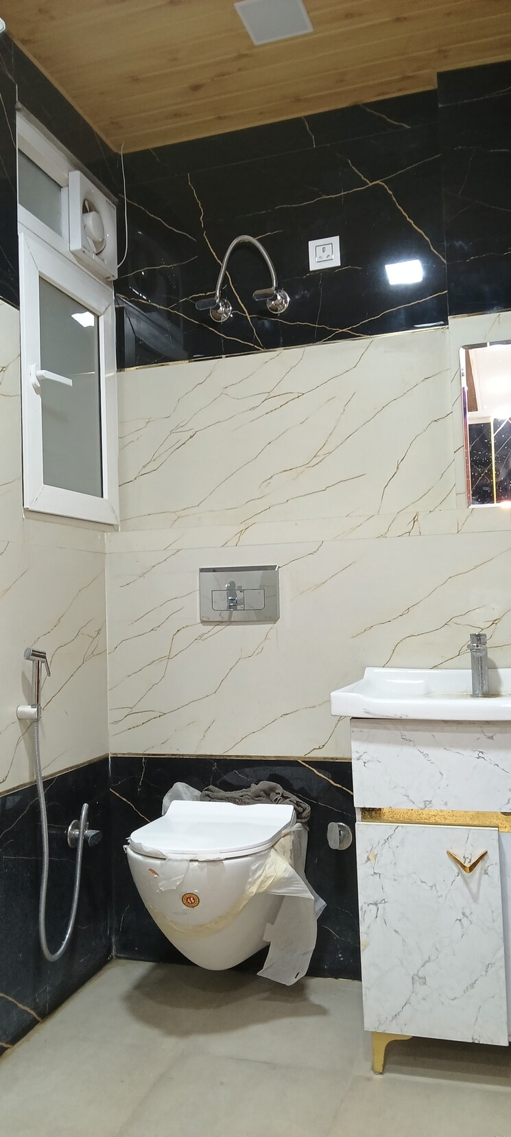 Bathroom, gms road 3 Bedroom 1400 Sq.Ft. Builder Floor In Gms Road Dehradun 8789507