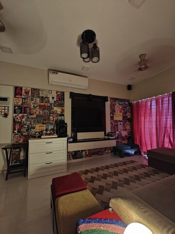 Bedroom in 2 BHK Apartment at Solitaire Heights, Malad West – for Rent