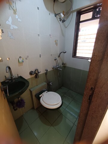 Bathroom in 2.5 BHK Apartment at Orlem – for Rent
