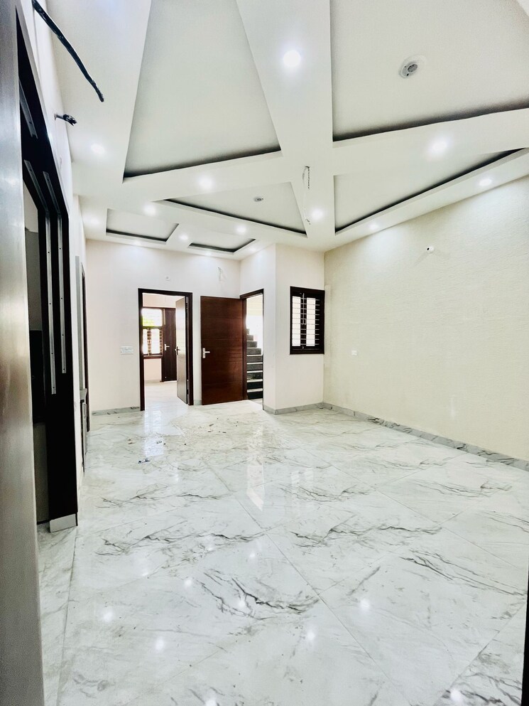 Room, madhavpuram 3 Bedroom 130 Sq.Yd. Builder Floor In Madhavpuram Meerut 8789536