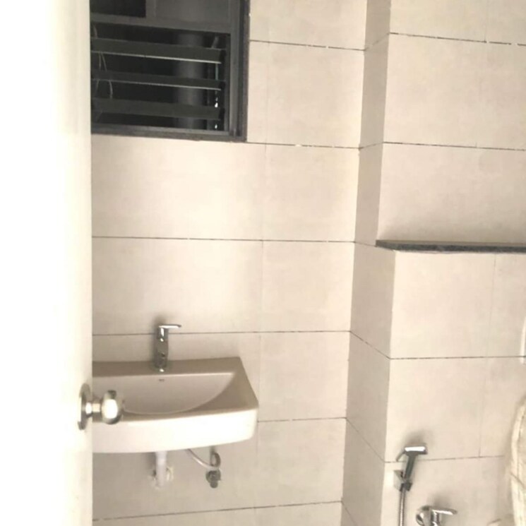 Bathroom, jogeshwari east Commercial Office Space 480 Sq.Ft. In Jogeshwari East Mumbai 8789573