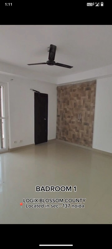 Room in 4 BHK Apartment at Logix Blossom County, Sector 137 – for Rent