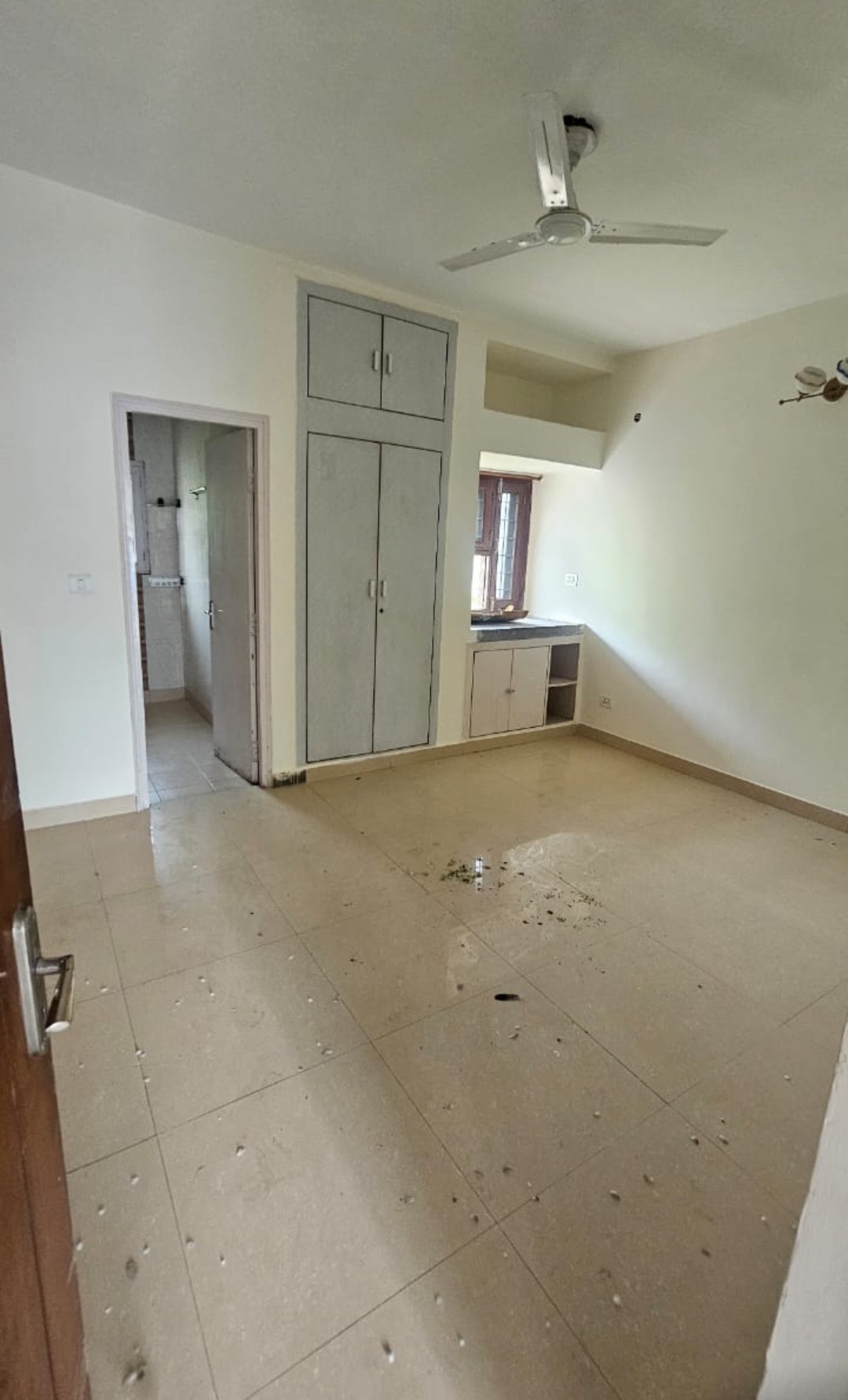 2.5 BHK + Extra Room Apartment For Rent in Sarita Vihar PockeT-B Rwa