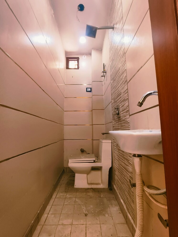 Bathroom, dwarka mor 2 Bedroom 495 Sq.Ft. Builder Floor In Dwarka Mor Delhi 8789598