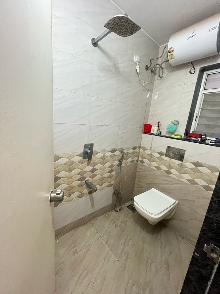 Bathroom, kumar-mahatma-society 3 Bedroom 1500 Sq.Ft. Apartment In Kothrud Pune 8789623